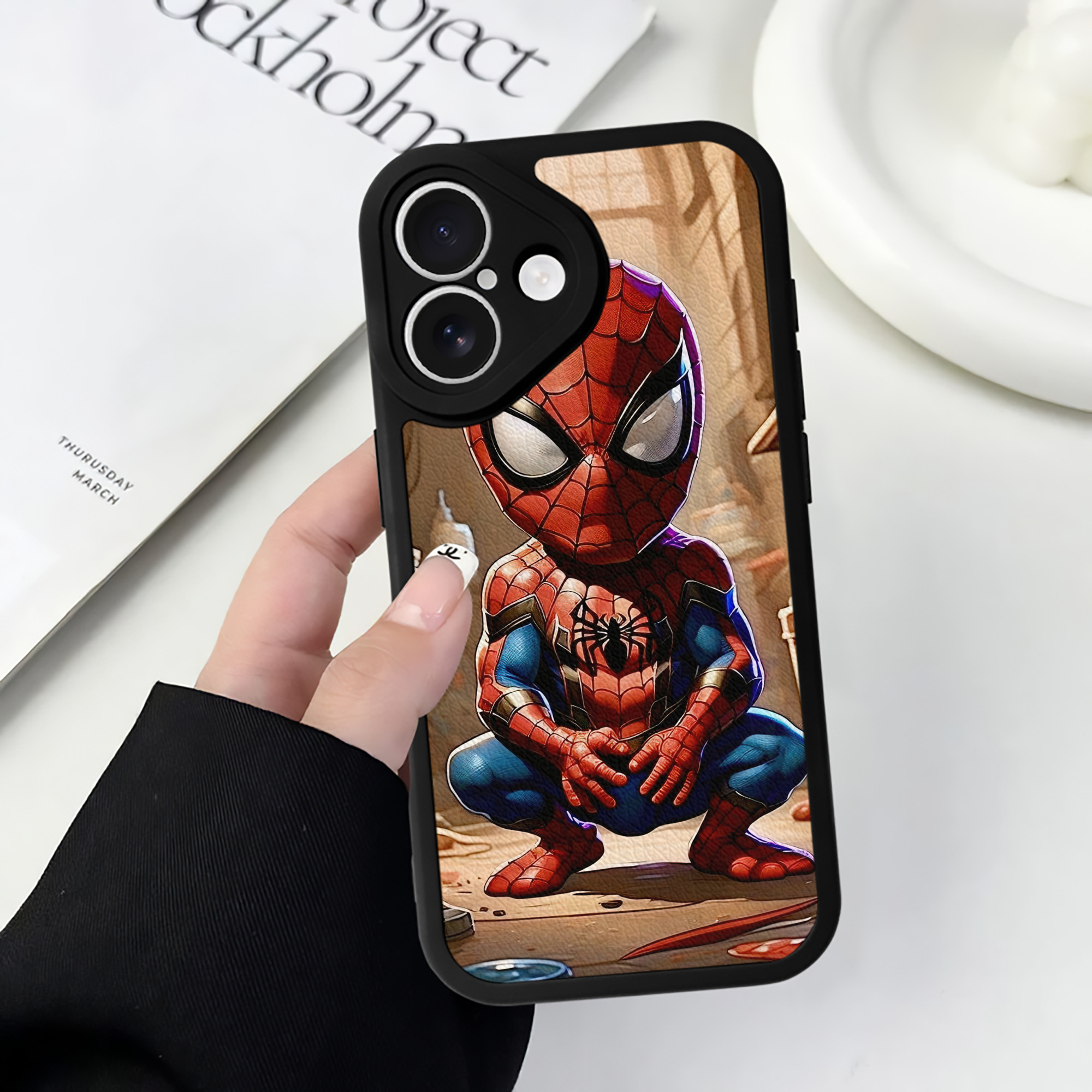 Spider Man スパイダーマン 【iPhone 16シリーズ対応】シリコンスマホケース（レザー調） 材質：シリコン